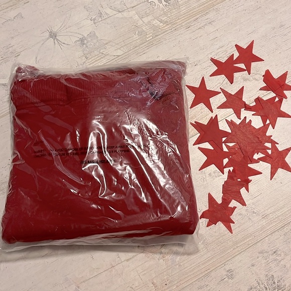 Taylor Swift Red Swiftie Crew Neck Sweatshirt size XL NEW in Package w/ Confetti - Picture 6 of 7